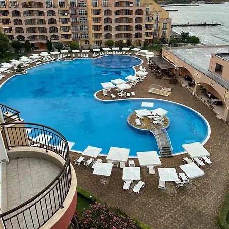 Midia Grand Apartment